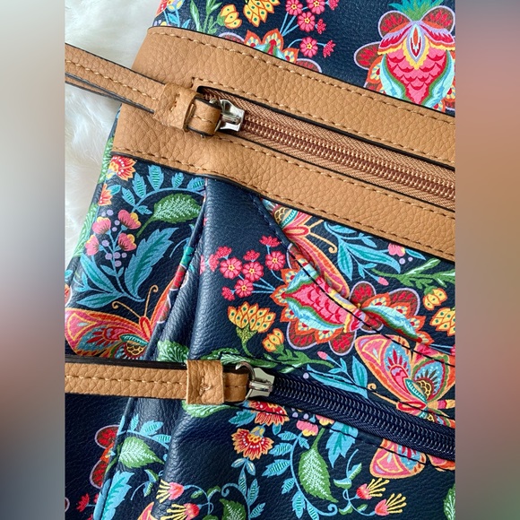 Beautiful Multi-pocket Crossbody - Picture 3 of 12